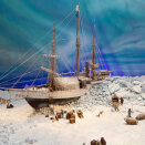10. oktober: Kong Harald forestår gjenåpningen av Frammuseet.  Her finnes blant annet en modell av polarskipet Fram, frosset fast i isen (Foto: Roger Fosaas / Stella Pictures) 